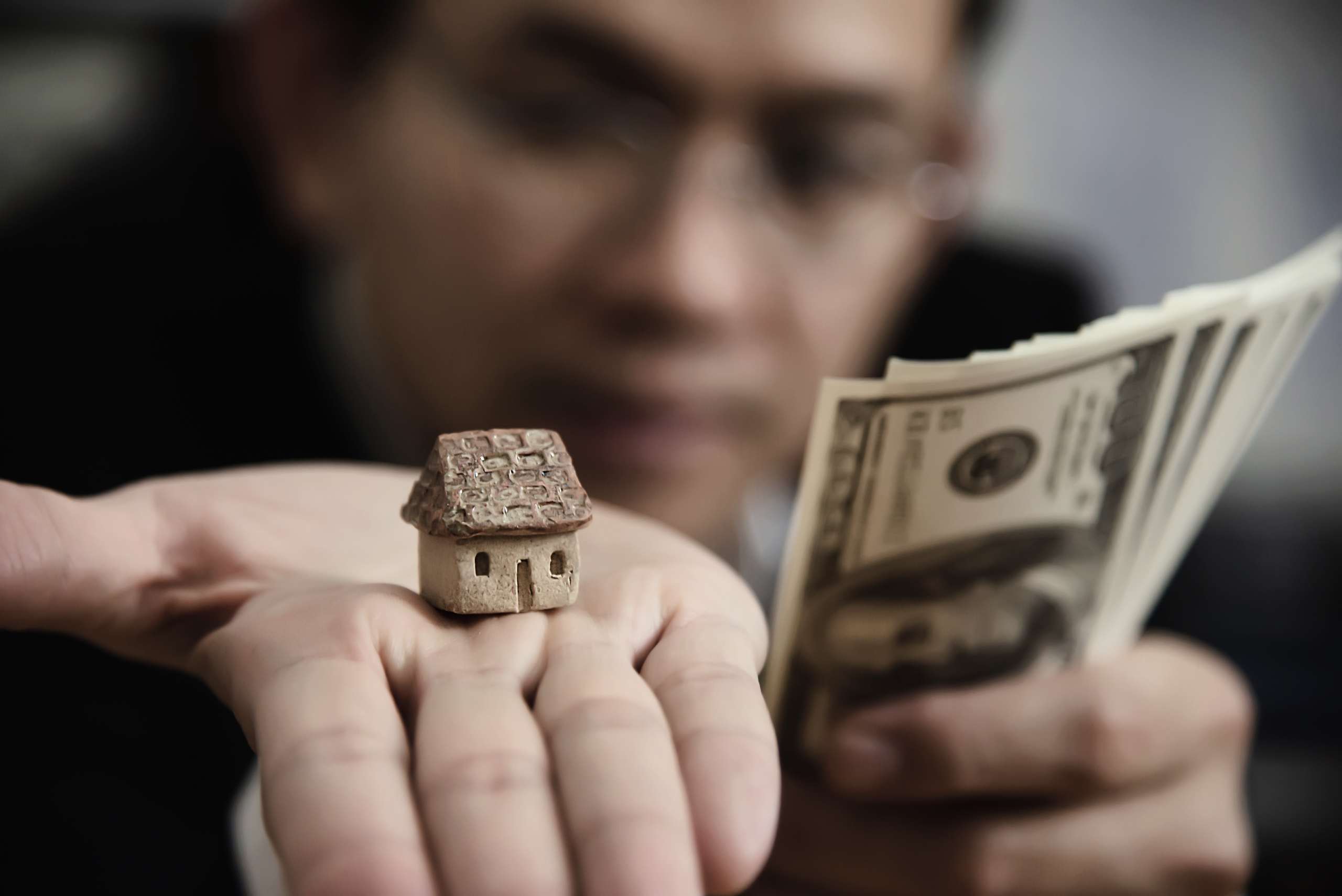 Escassez de compradores força baixa de preços; queda na venda de imóveis