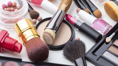 Cosméticos desvendados: a química invisível que move bilhões