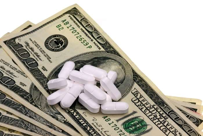 Trump estabelece tarifas de 100% sobre medicamentos a partir de 1º de outubro