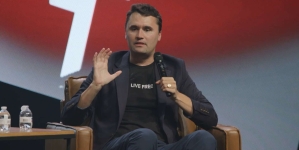 Ativista conservador Charlie Kirk é morto a tiros durante evento universitário