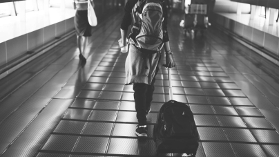 Caos no aeroporto de Miami: mulher tenta sequestrar criança e causa cena dramática