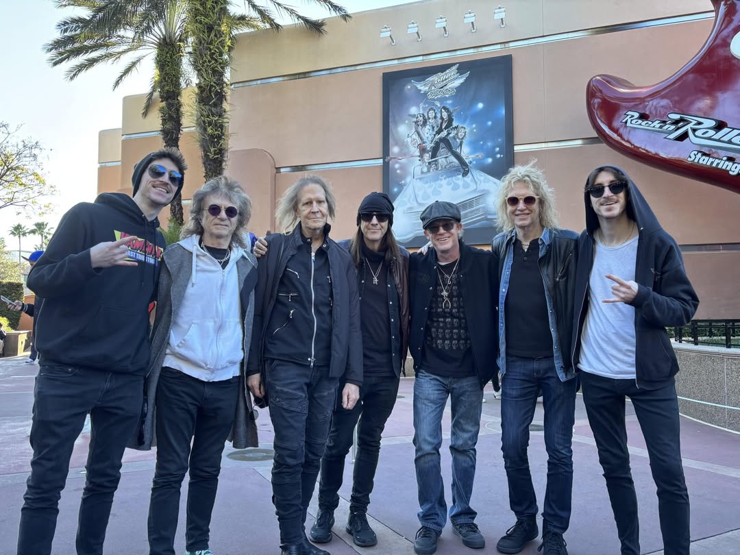 Baixista do Aerosmith faz despedida emocionante na montanha-russa da Disney em Orlando