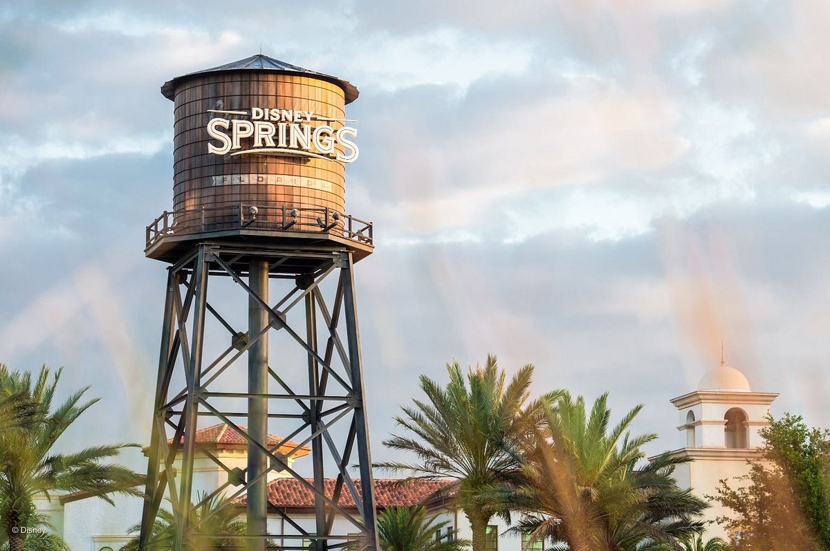Visitante do Disney Springs processa Walt Disney World após queda e perna quebrada em bar