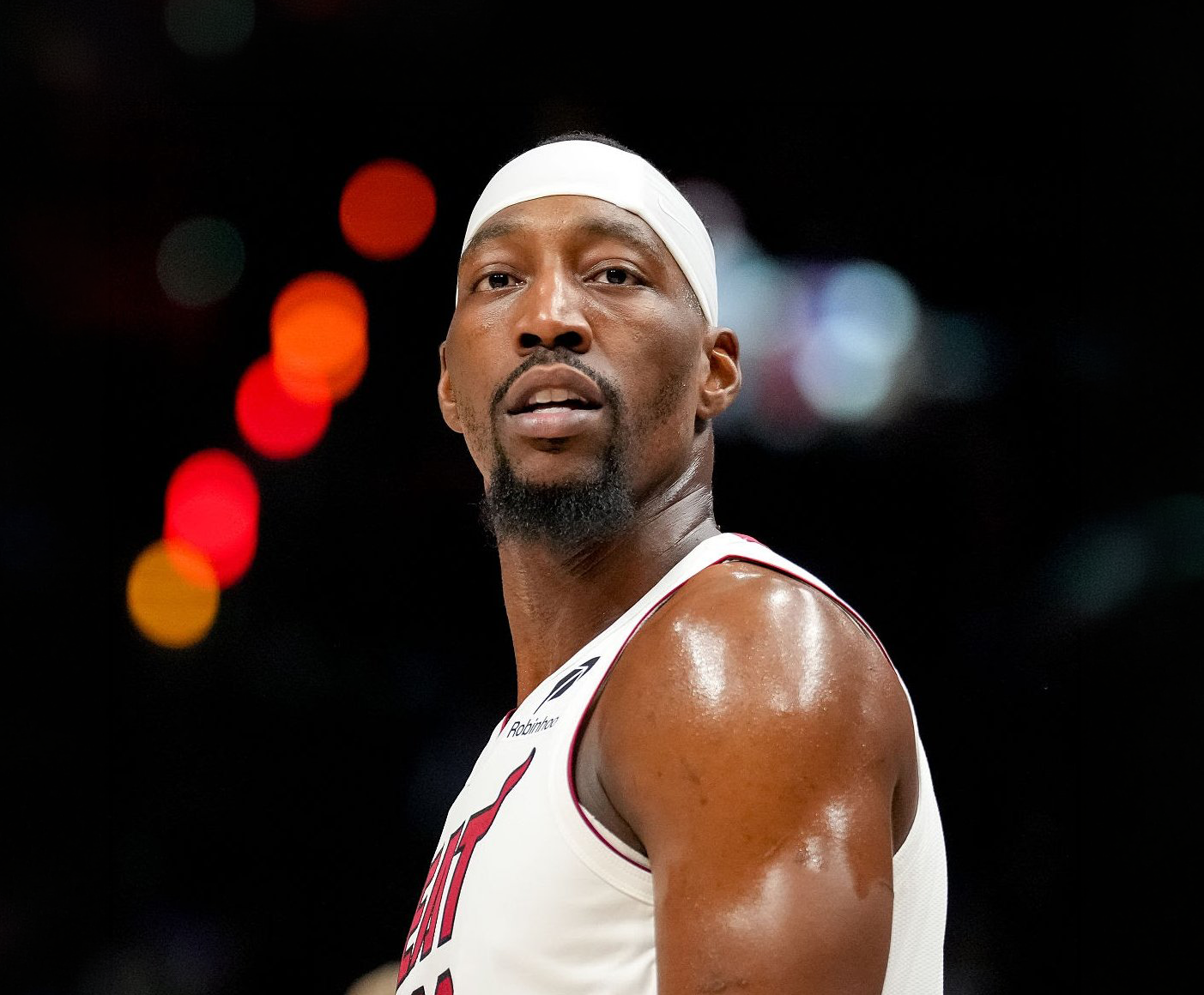 Jogador do Miami Heat faz 83 pontos e registra a segunda maior marca da história da NBA