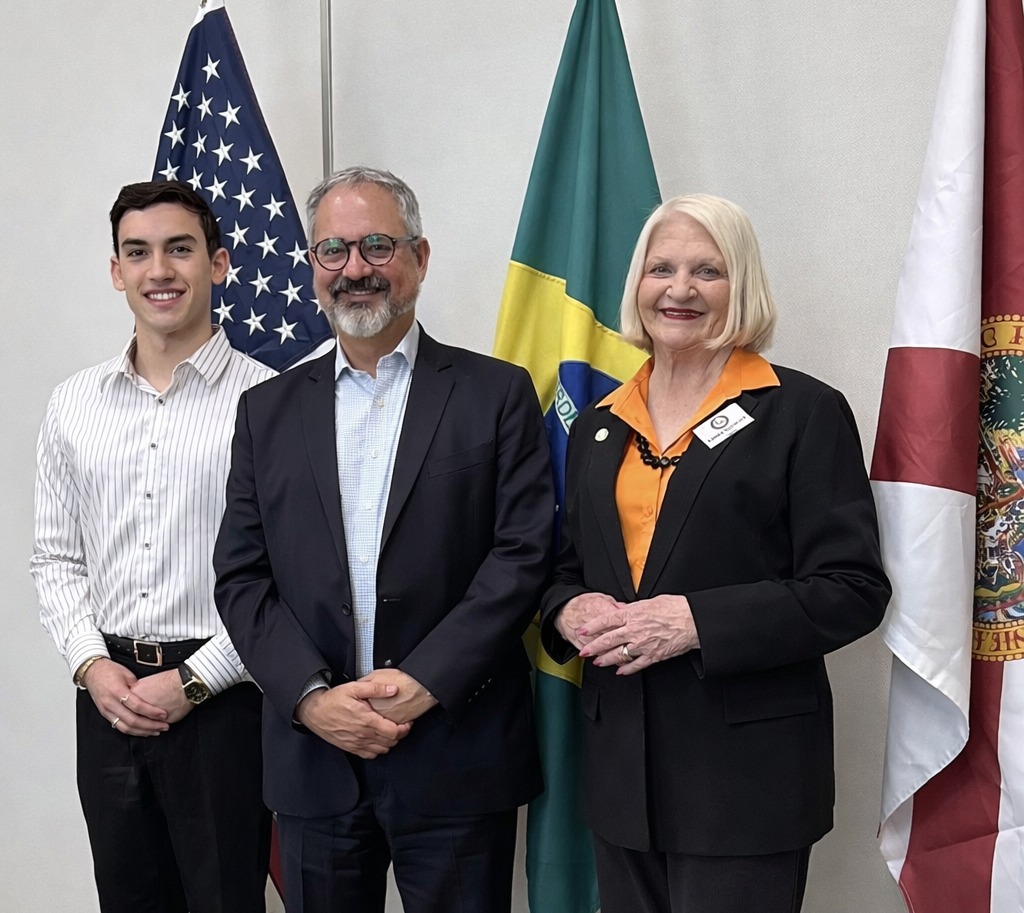 Com apoio da comissária Linda Stewart, consulados promovem feira de orientação jurídica para migrantes em Orlando