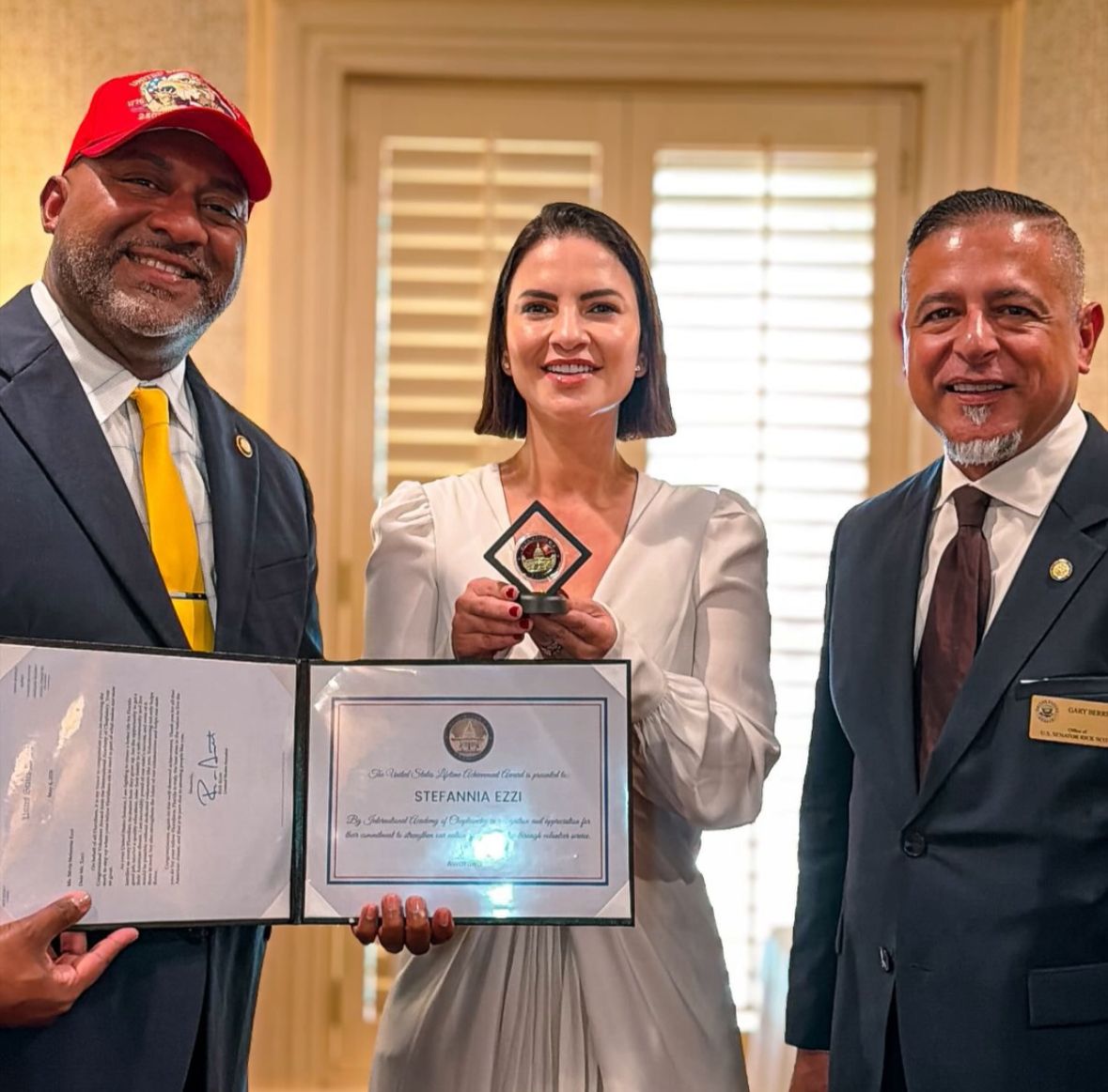 Brasileira Dra. Stefannia Ezzi recebe prêmio internacional de liderança e trajetória em Washington, D.C.