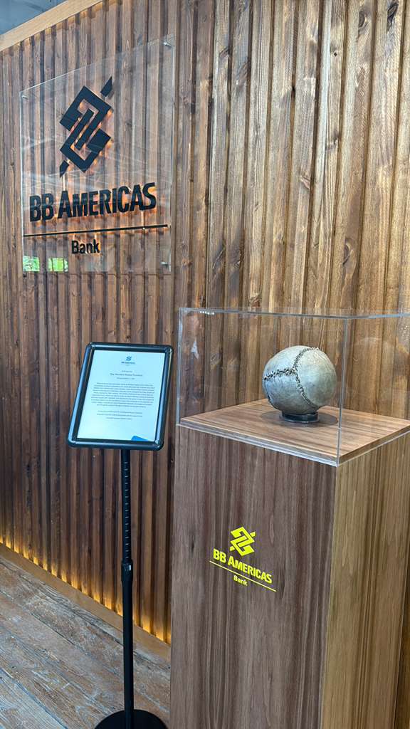 BB Americas Bank abre exibição inédita da bola de futebol mais antiga do mundo nos EUA durante a Copa