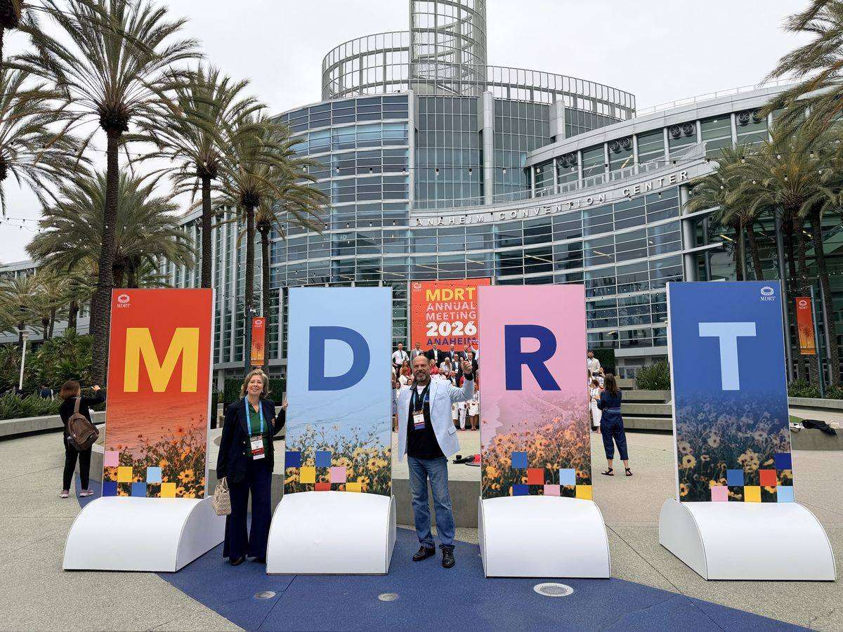 Monica Franchi Souza e Paulo De Souza da Assureline Insurance no MDRT 2026 em Anaheim, Califórnia