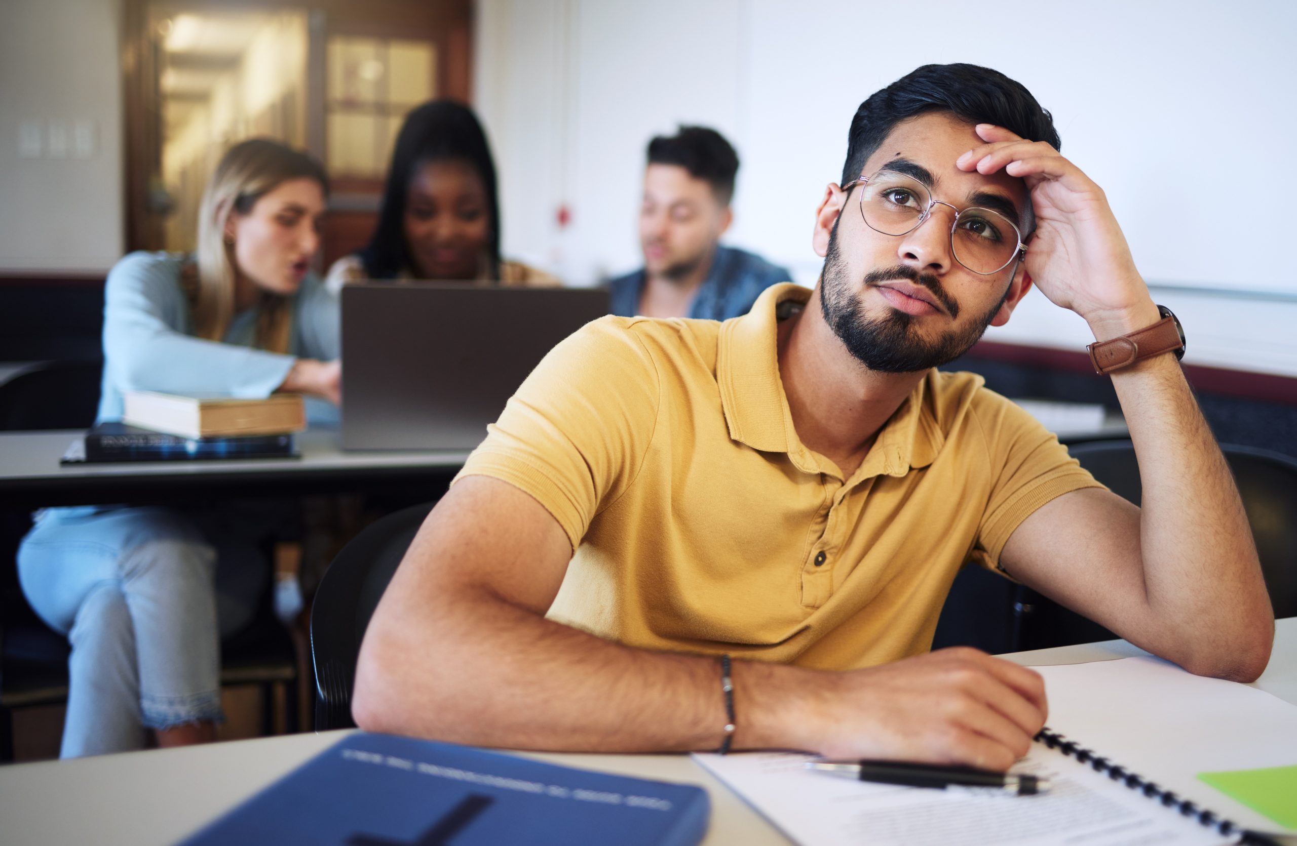Flórida barra imigrantes sem documentos de faculdades e cursos de inglês em votação por telefone