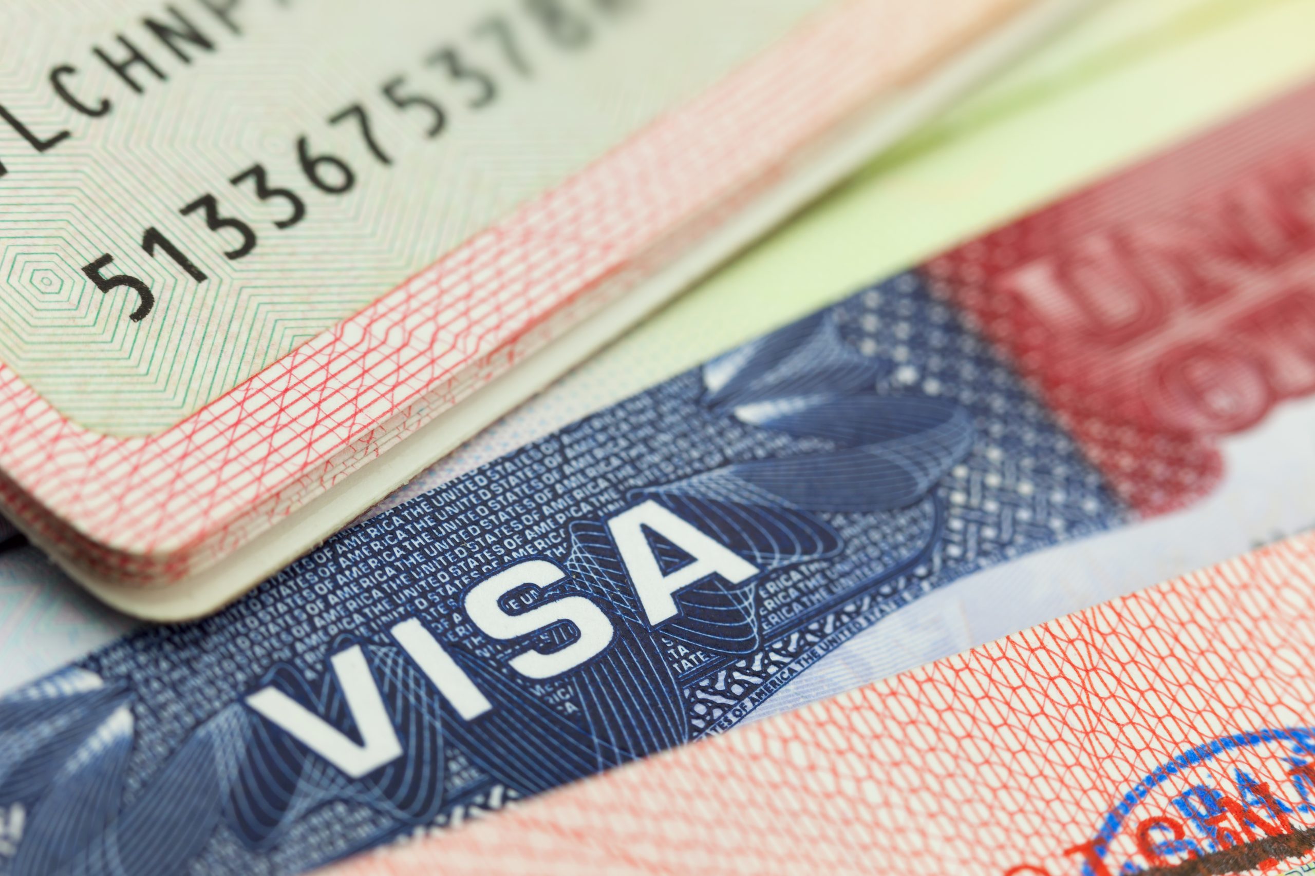 Visto americano fica mais fácil para brasileiros e taxa de aprovação bate novo recorde