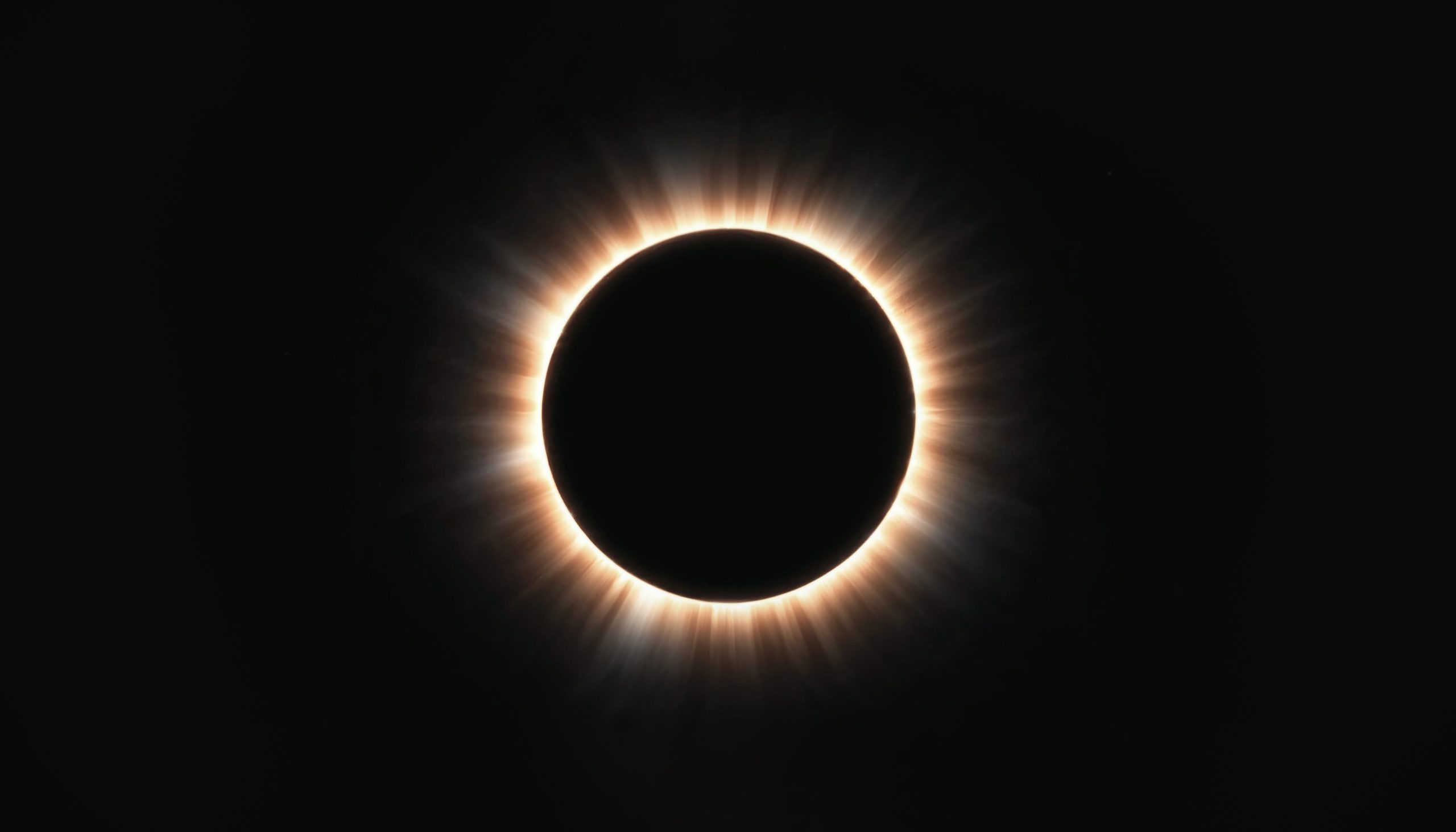 Veja como assistir com segurança ao eclipse solar que vai varrer o Hemisfério Norte
