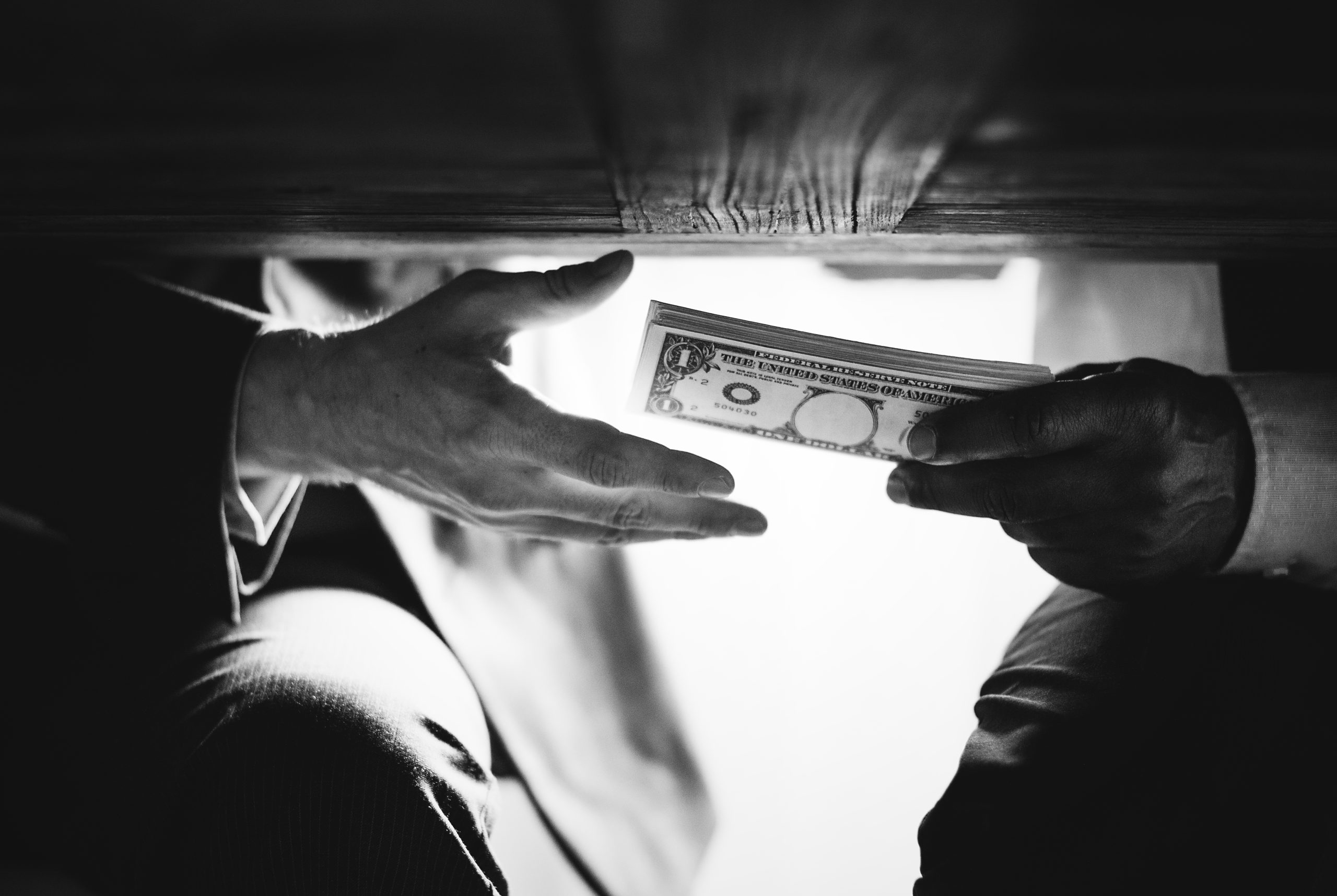 Estados Unidos superam países como Peru e Líbano em percepção de corrupção governamental