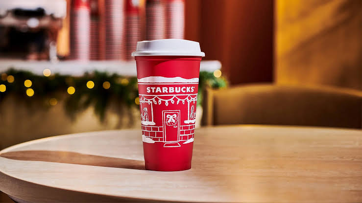 Red Cup Day 2026: saiba quando e como conseguir o copo natalino gratuito da Starbucks